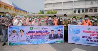Bagikan 4.000 Masker Gratis, Antisipasi Dampak Kabut Asap Karhutla